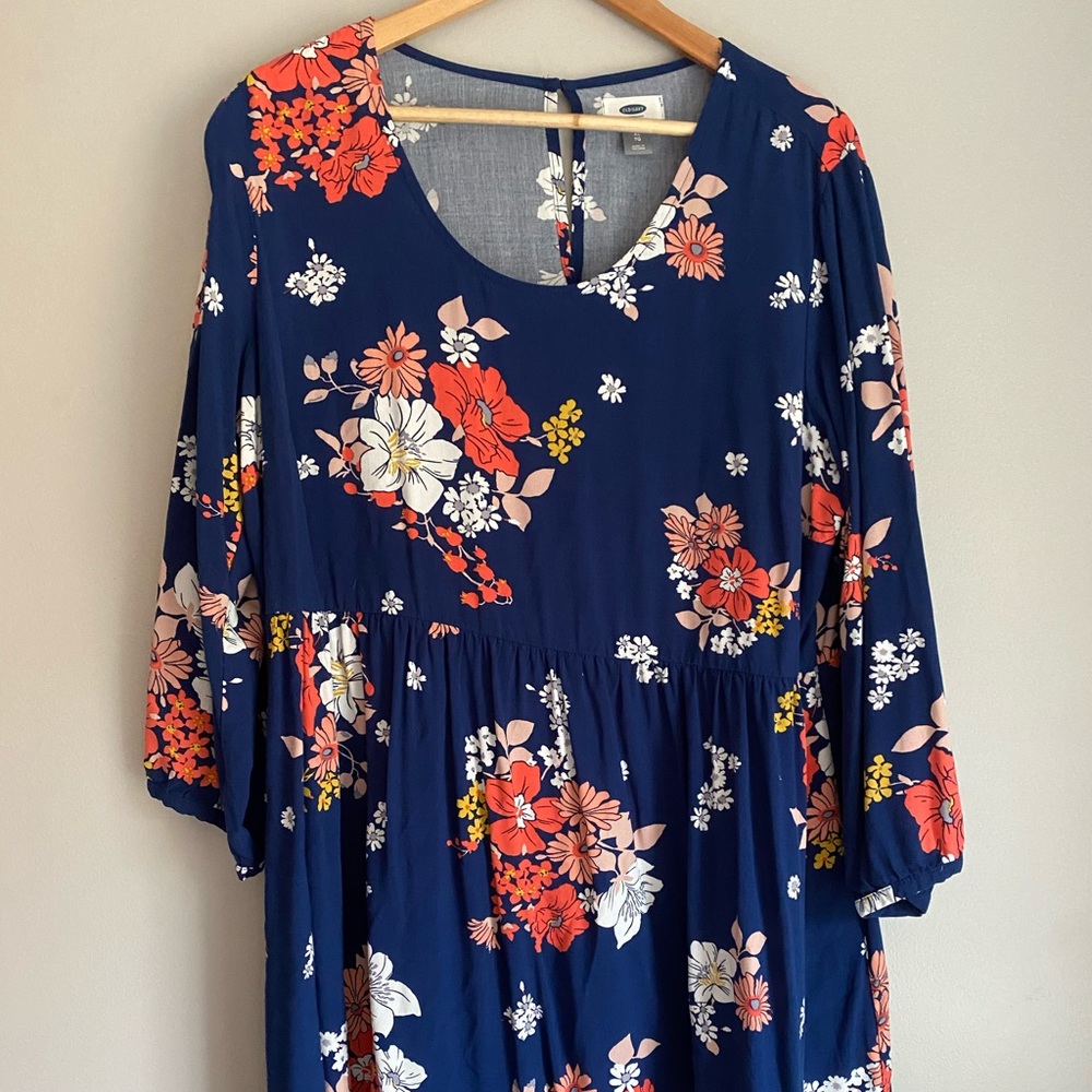 Navy blue floral dress!